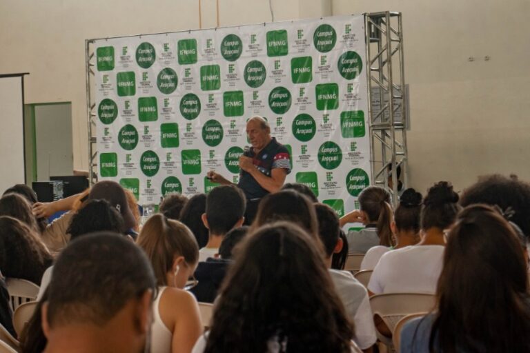 O engenheiro da NASA Gabe Gabrielle